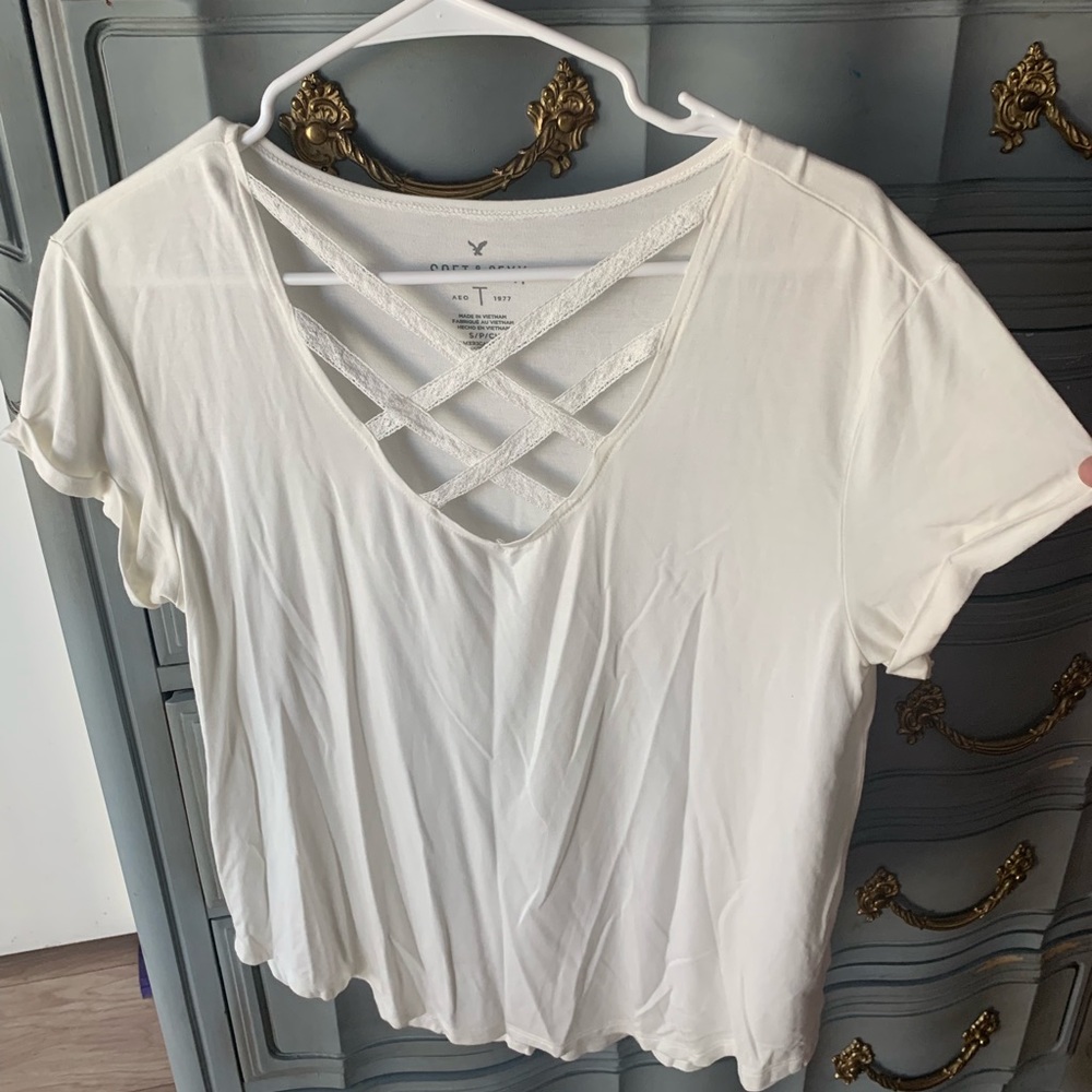 White tee